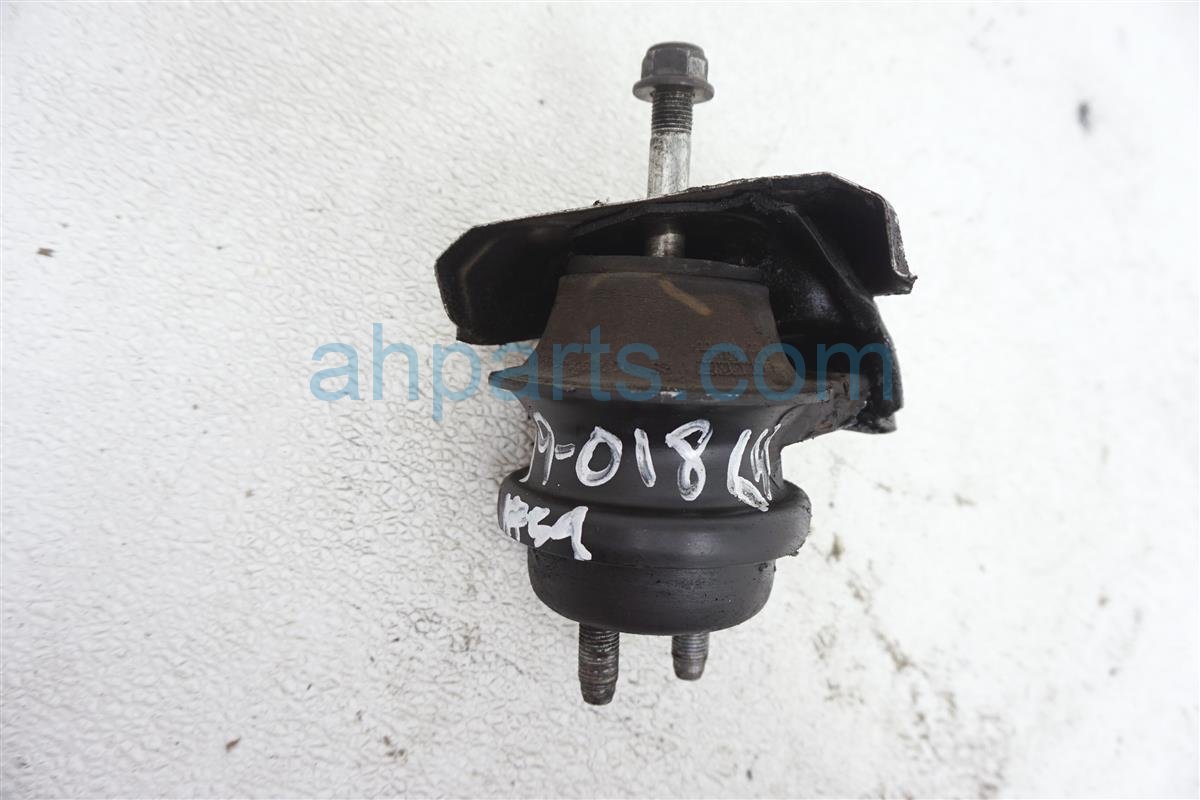 thumbnail interactive-video image 1 of OEM Lexus Motor Mount Set (2) For IS300 2001-2005 - Left & Right Side, 12361-46190 1 of 6
