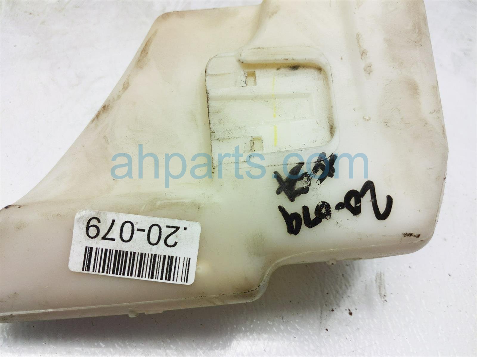 thumbnail interactive-video image 1 of Coolant Reservoir With Cap For 2005-2012 Toyota Avalon 3.5L – Evan-Fischer Direct Replacement 1 of 6