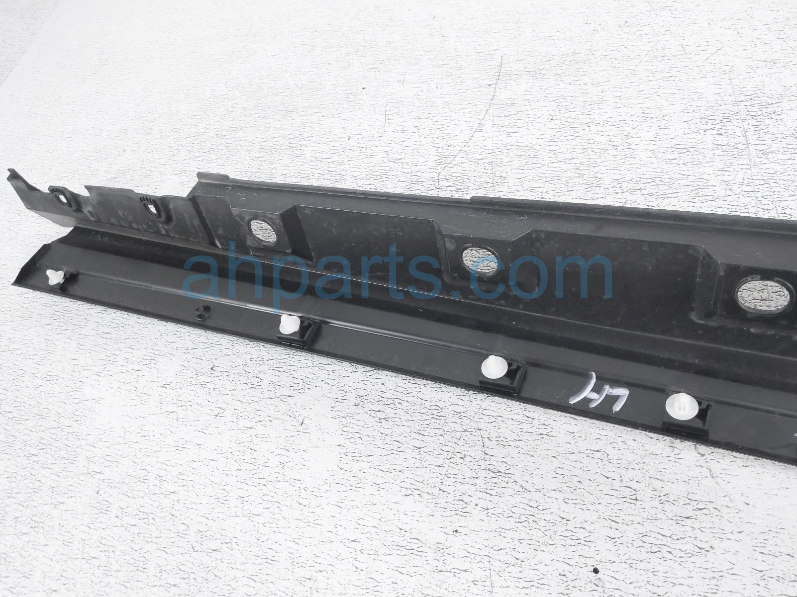 Sold 2021 Toyota Venza Rocker Trim Driver Side Skirt Molding Black