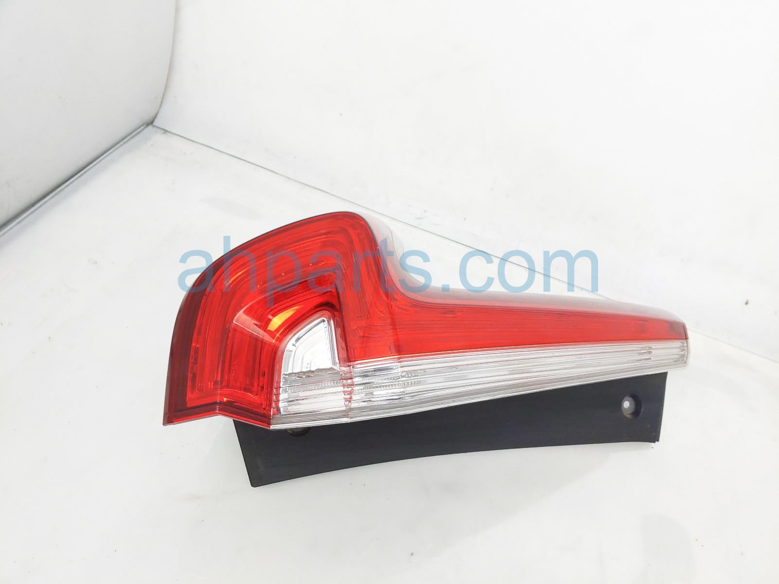 Sold 2017 Honda CR V Light Rear Driver Tail Lamp On Body 33550 TLA A01