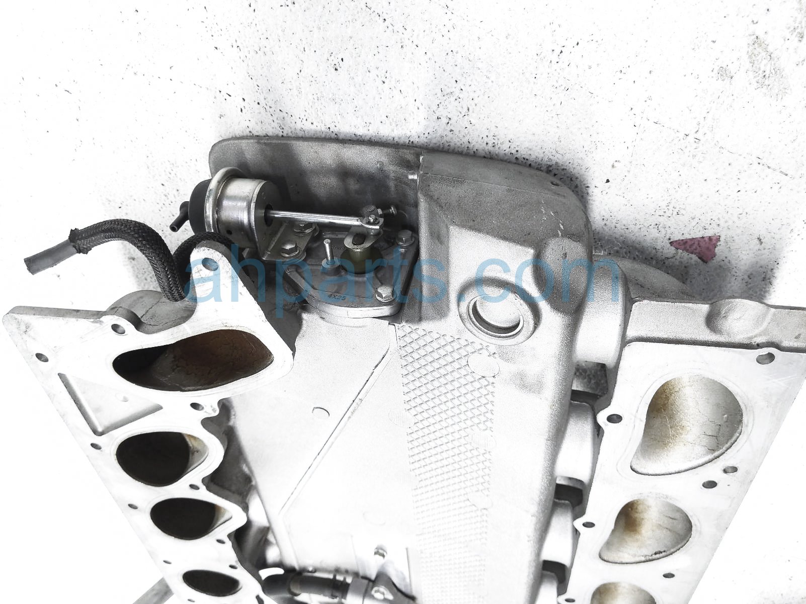 Sold Volvo Xc Intake Manifold