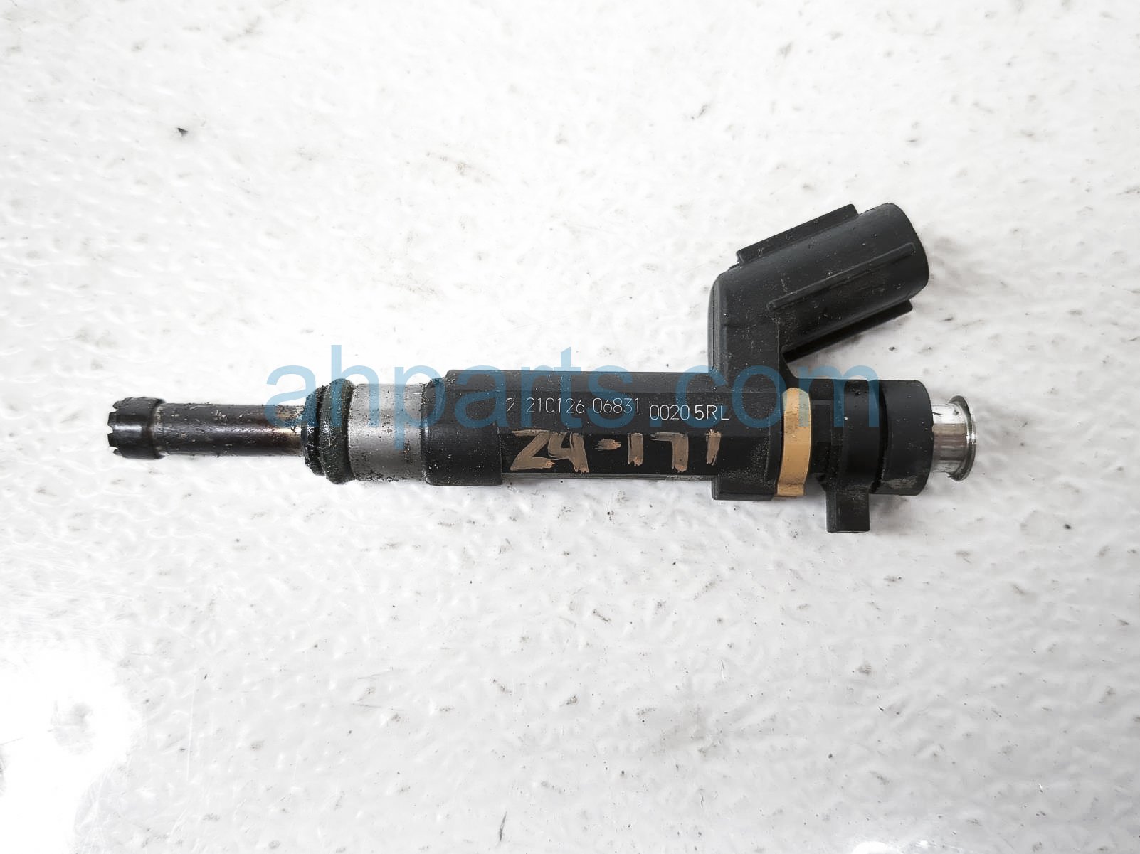 thumbnail interactive-video image 1 of Genuine Nissan Fuel Injector 16600-5RL0A – Fits Kicks (2018-2020) & Versa (2019-2021) 1 of 6