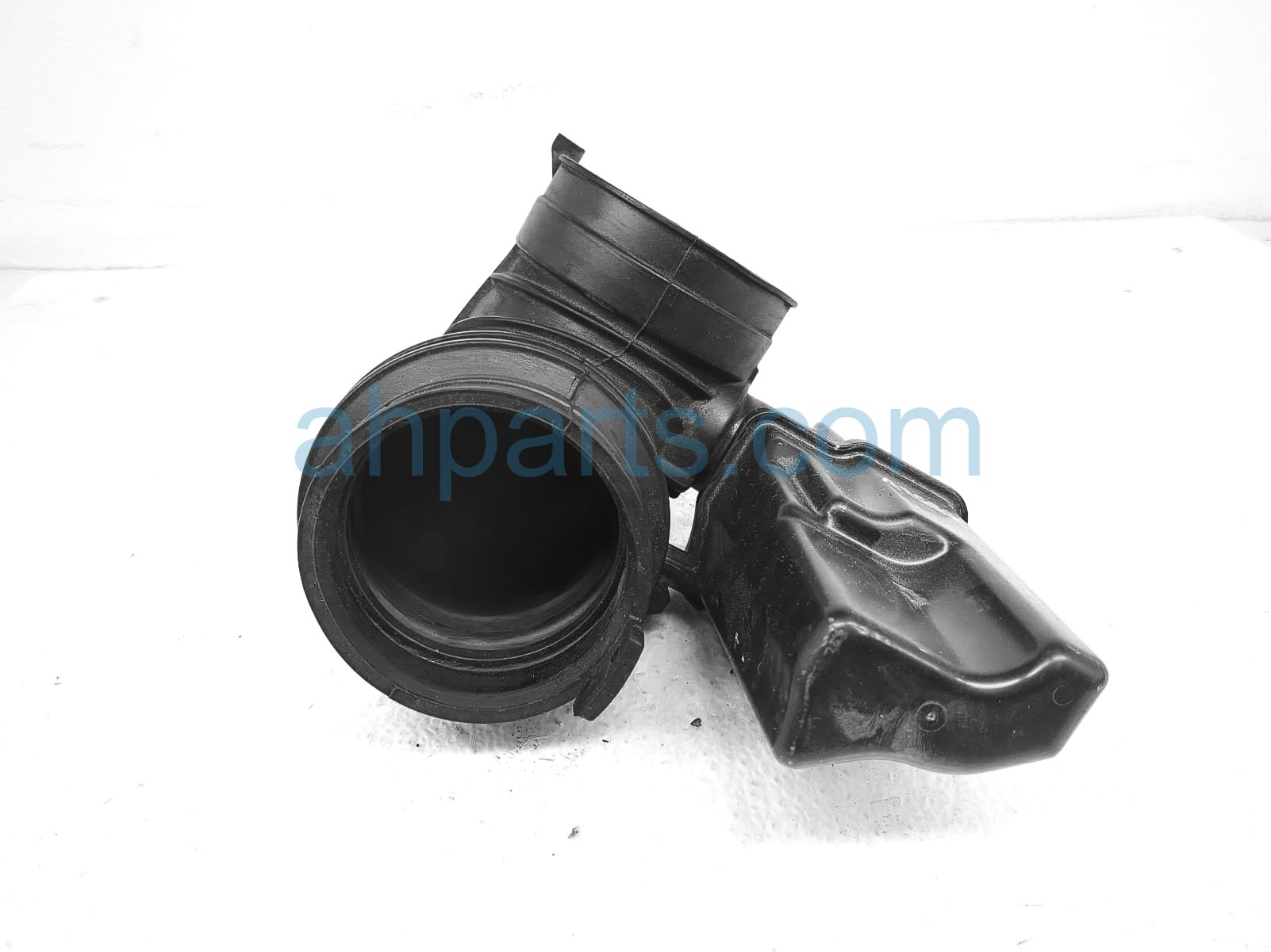 thumbnail image 2 of Genuine Honda Air Cleaner Tube For Ruckus NPS50 2006-2024 – OEM 17255-GEZ-610 2 of 2