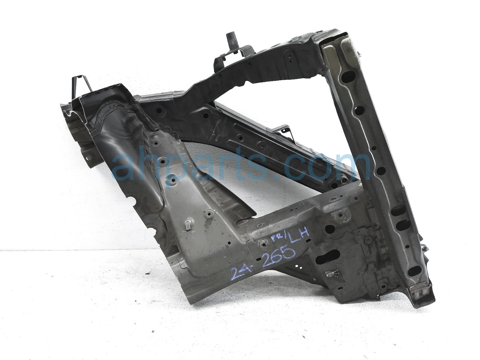 thumbnail interactive-video image 1 of OEM Honda Pilot Front Bumper Driver Side Fender Bracket 09-15, Left LH 1 of 5