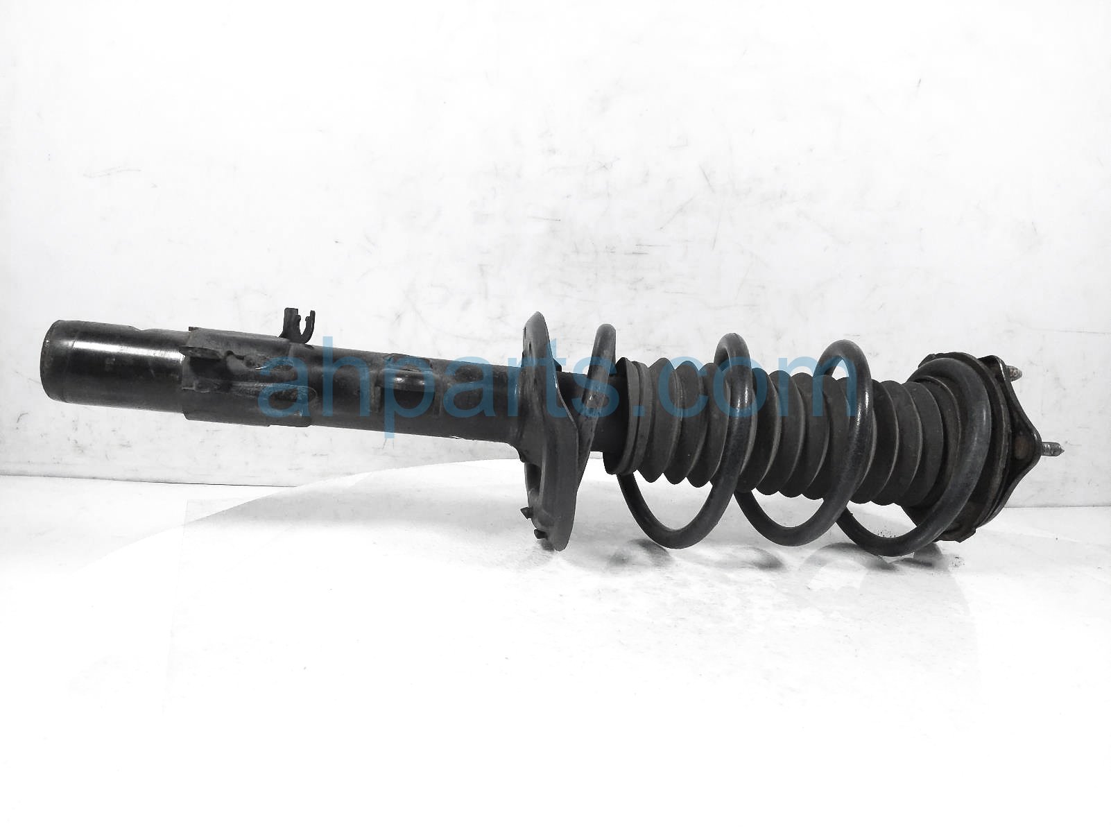 Detroit Axle Front Passenger Side Strut & Coil Spring Assembly – For 2017-2022 Honda CR-V, 1333927R, 10-Year Warranty