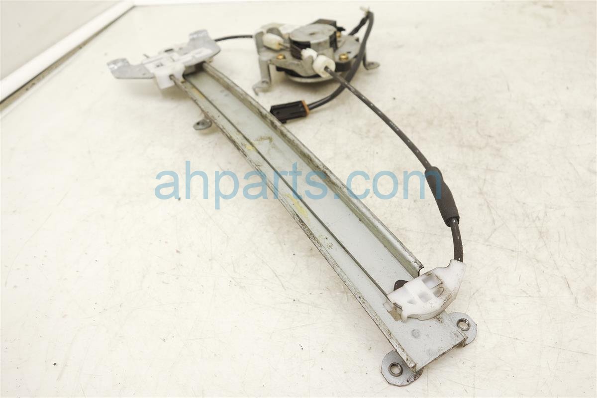$44 Infiniti RR/RH PASSENGER WINDOW REGULATOR