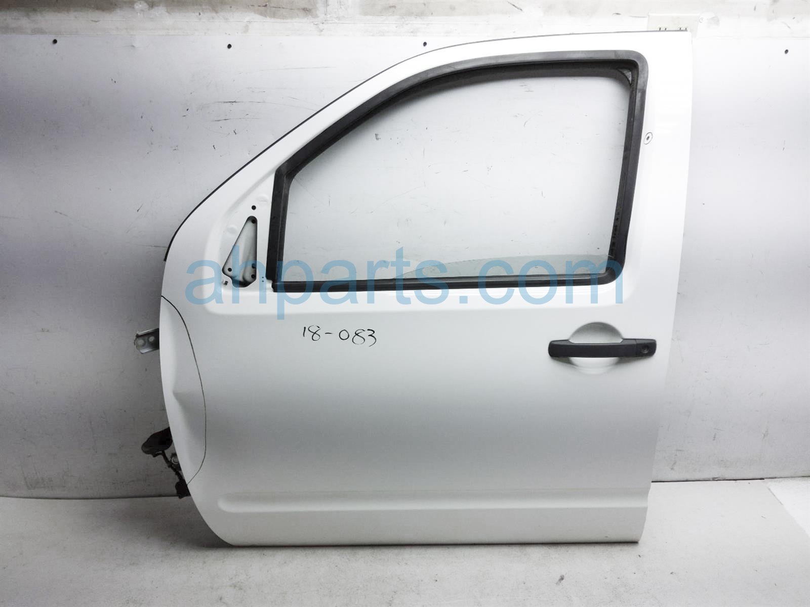 $125 Nissan FR/L DOOR NO TRIM PANEL OR MIRROR