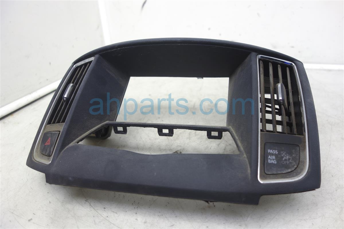 $30 Nissan CENTER DASH BEZEL W/ VENTS