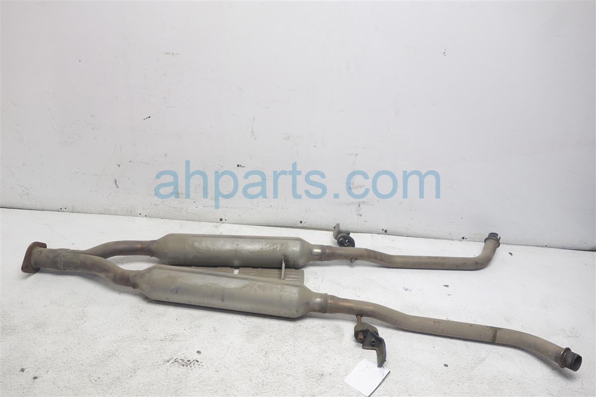 $90 Infiniti MID EXHAUST Y-PIPE - 4DR