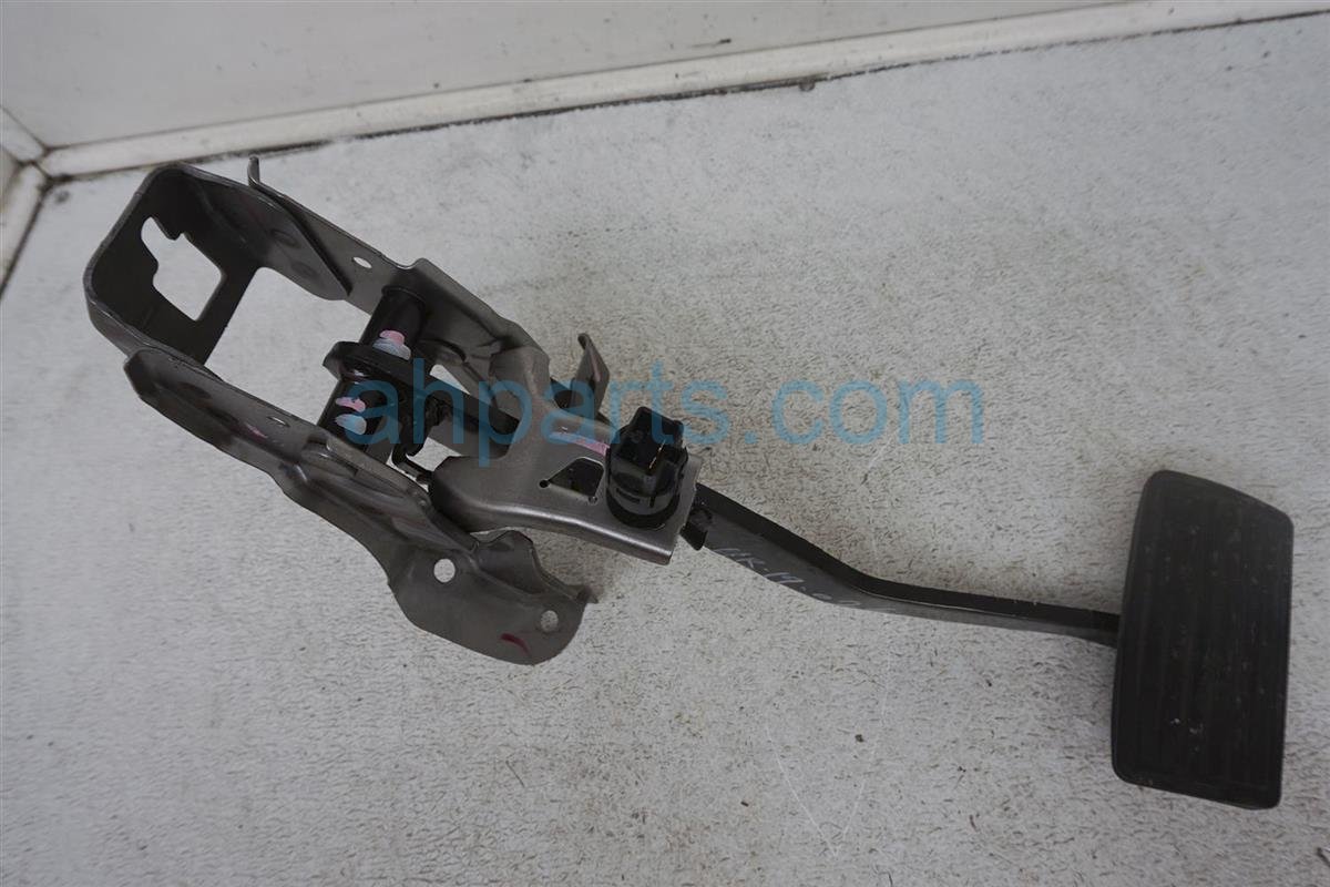 $20 Honda BRAKE PEDAL ASSY