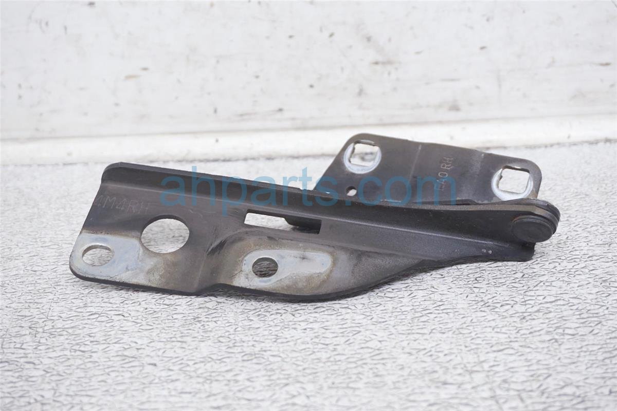 $12 Nissan RH HOOD HINGE
