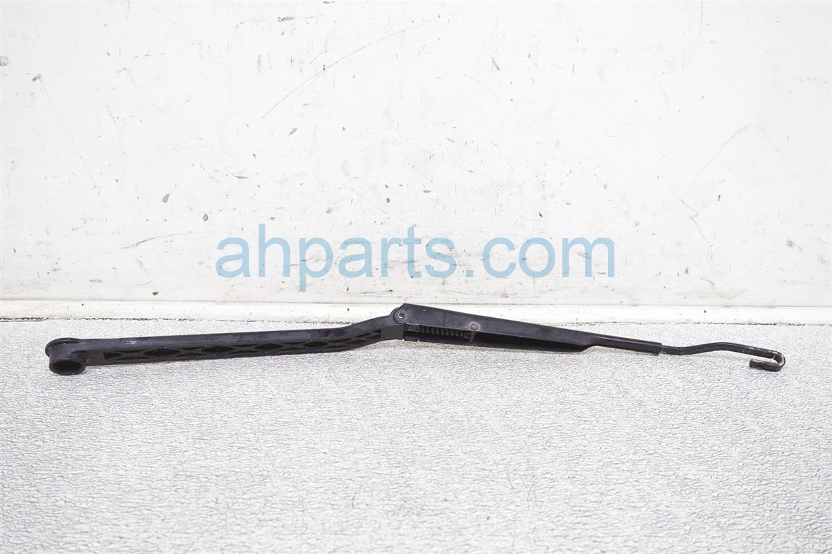 $20 Lexus RIGHT WIPER ARM