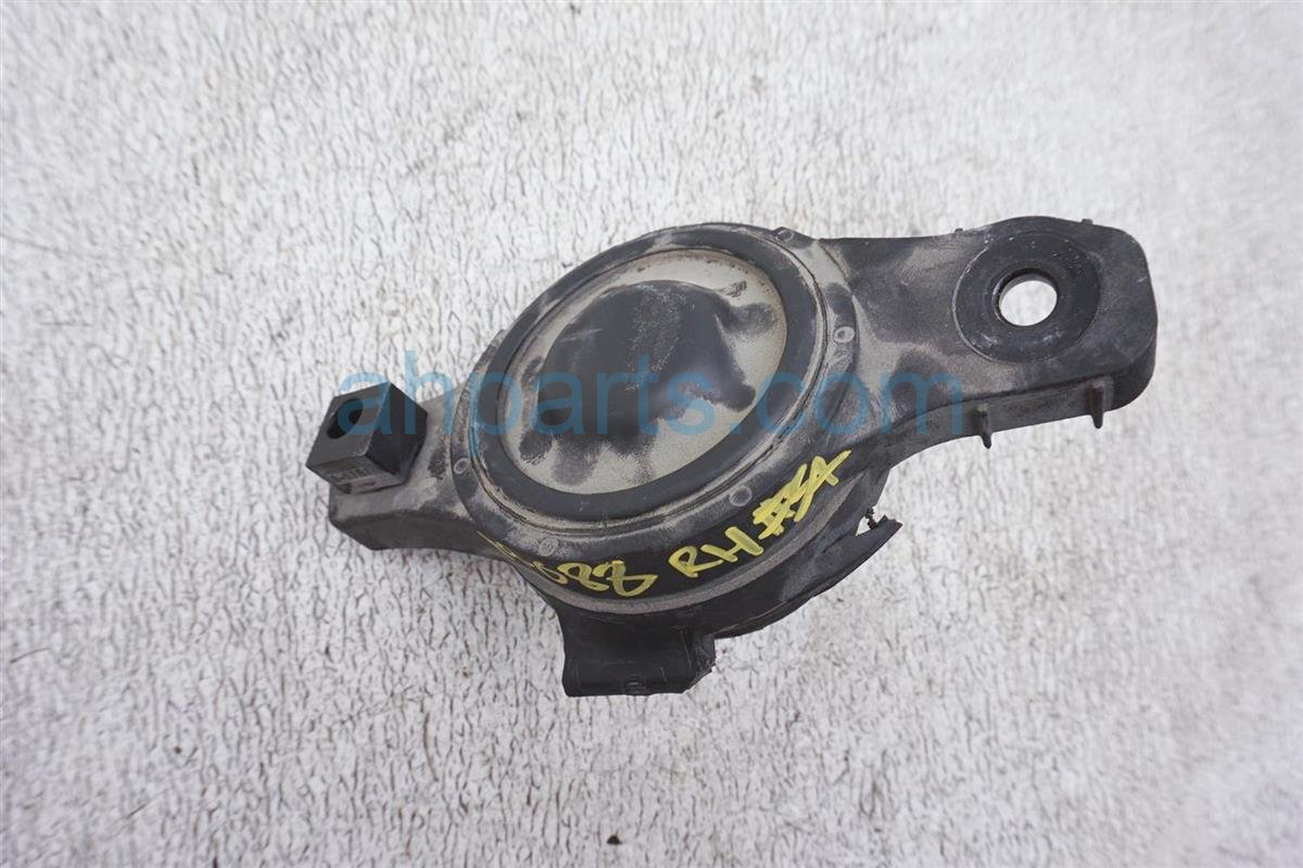 $39 Toyota FR/RH ENGINE MOUNT