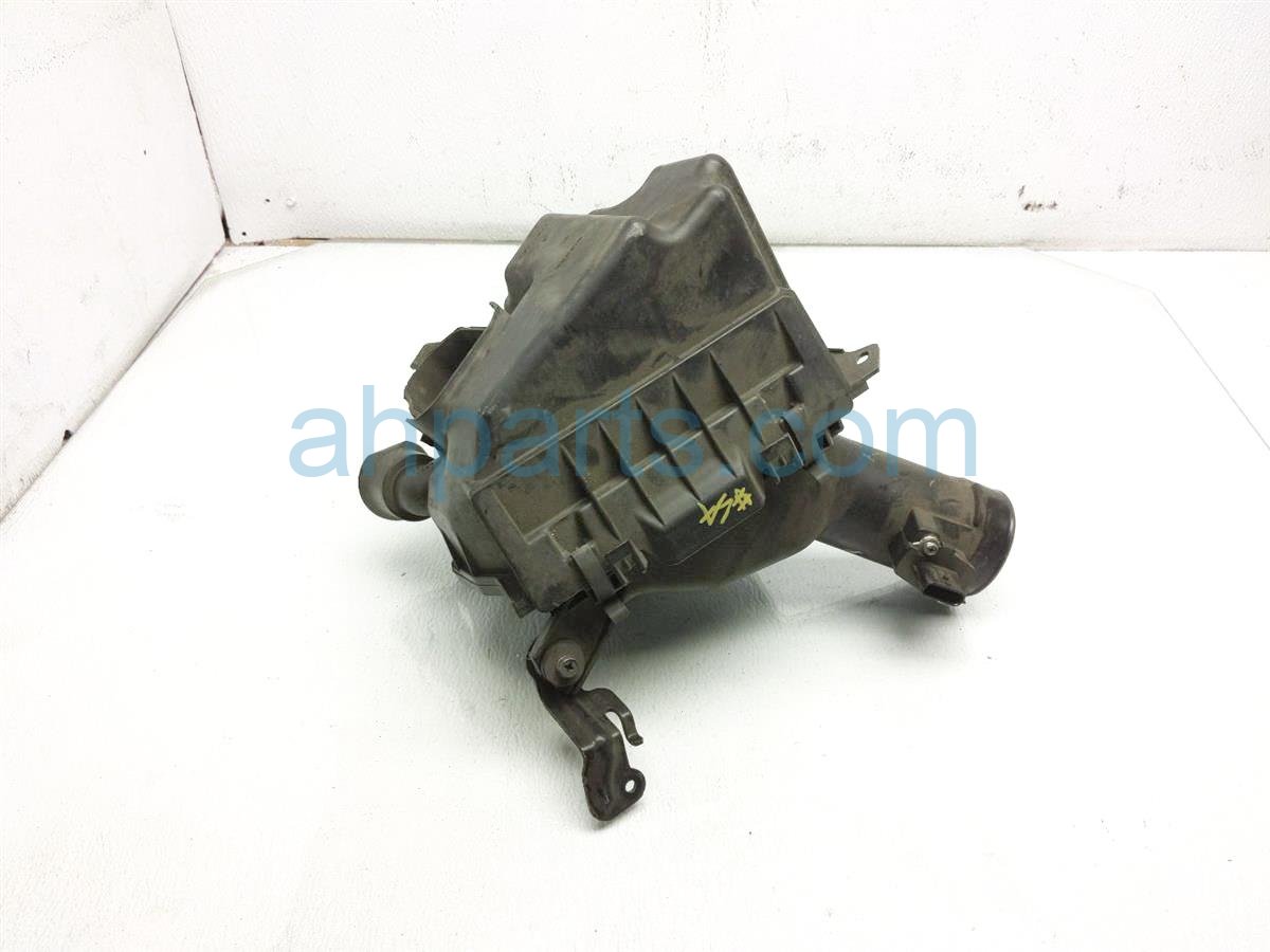 $50 Infiniti LH AIR CLEANER BOX $50 Infiniti LH AIR CLEANER BOX