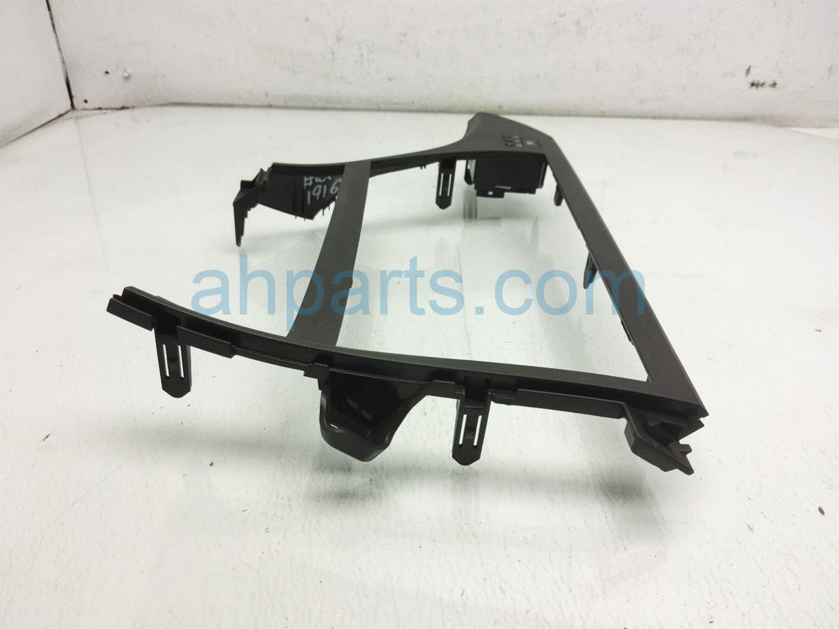 $20 Toyota CENTER DASHBOARD BEZEL TRIM $20 Toyota CENTER DASHBOARD BEZEL TRIM