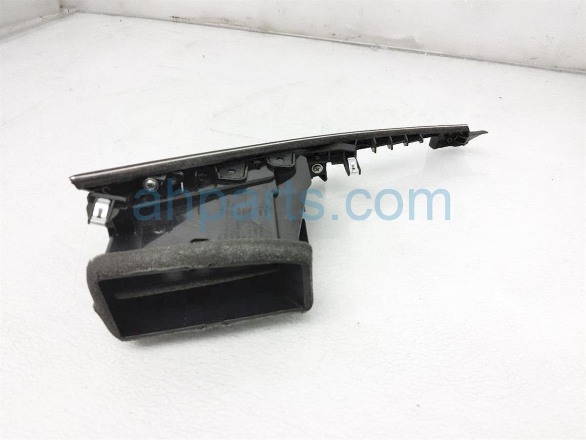 $19 Infiniti RH VENT ASSY W/ BEZEL