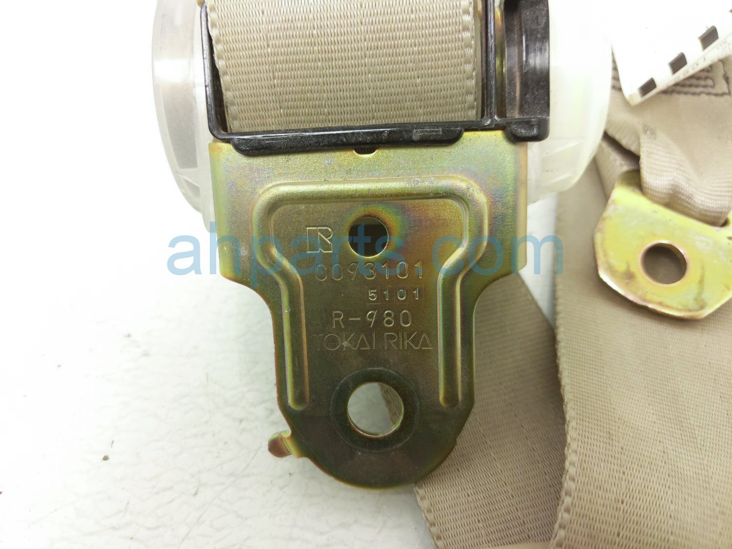 $25 Lexus 2ND ROW RH SEAT BELT - TAN $25 Lexus 2ND ROW RH SEAT BELT - TAN