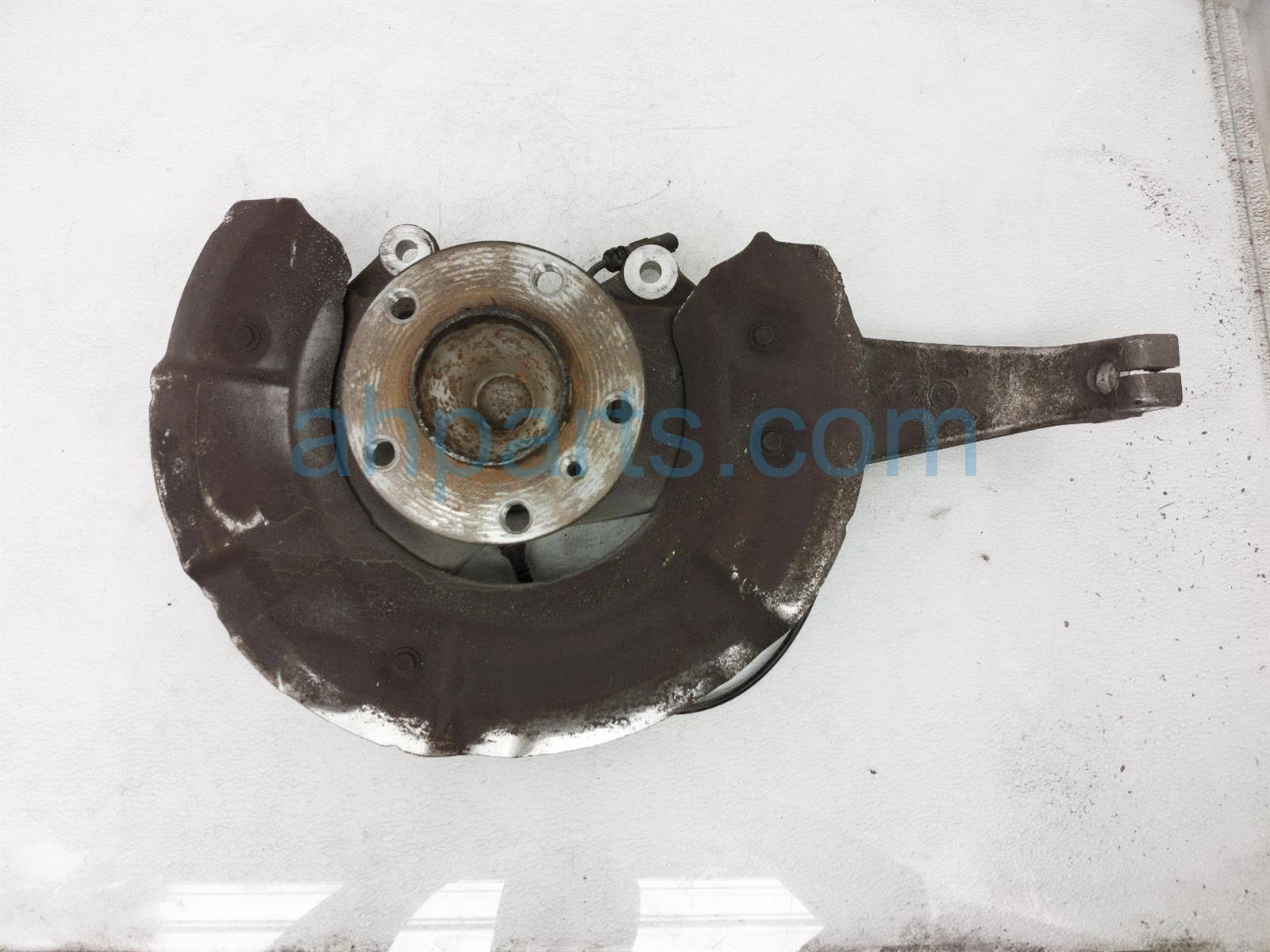 $65 BMW FR/RH SPINDLE KNUCKLE HUB