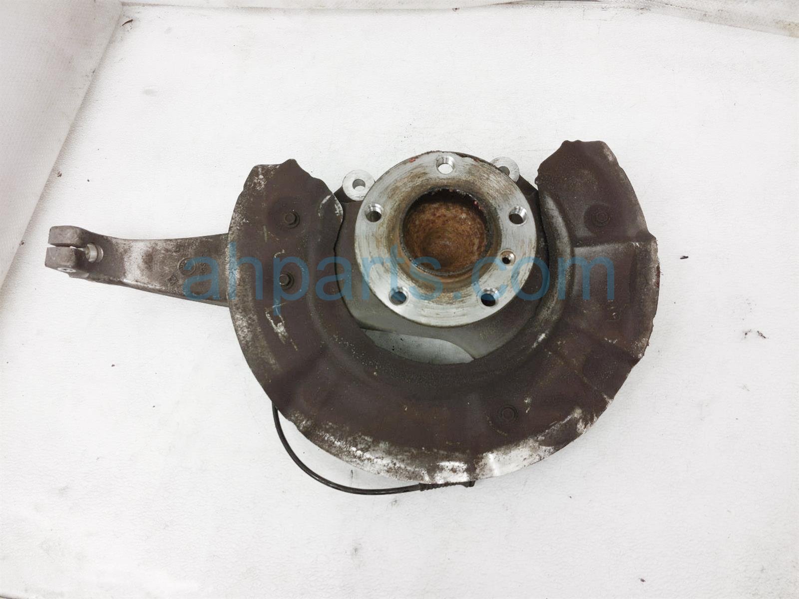 $60 BMW FR/LH SPINDLE KNUCKLE HUB $60 BMW FR/LH SPINDLE KNUCKLE HUB