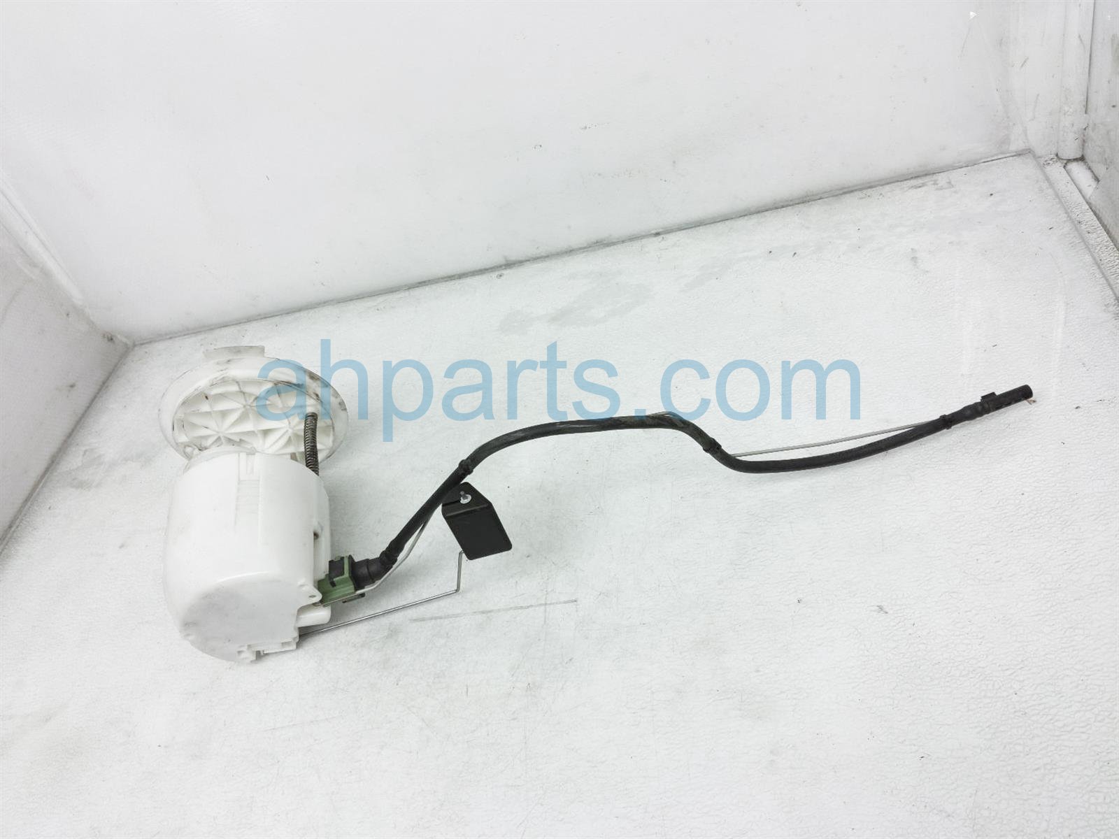Sold 2016 Jeep Wrangler Gas / Fuel Pump 68065575AC