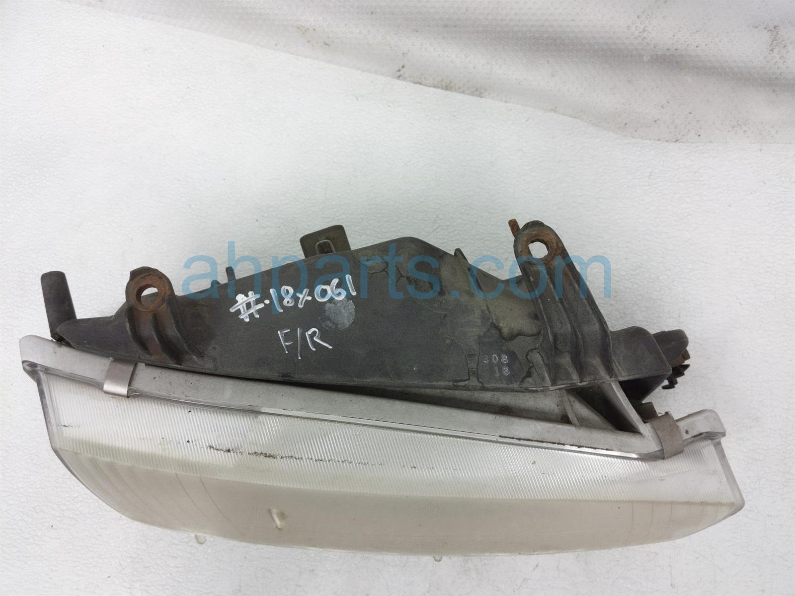 $30 Subaru FR/RH HEADLIGHT ASSY