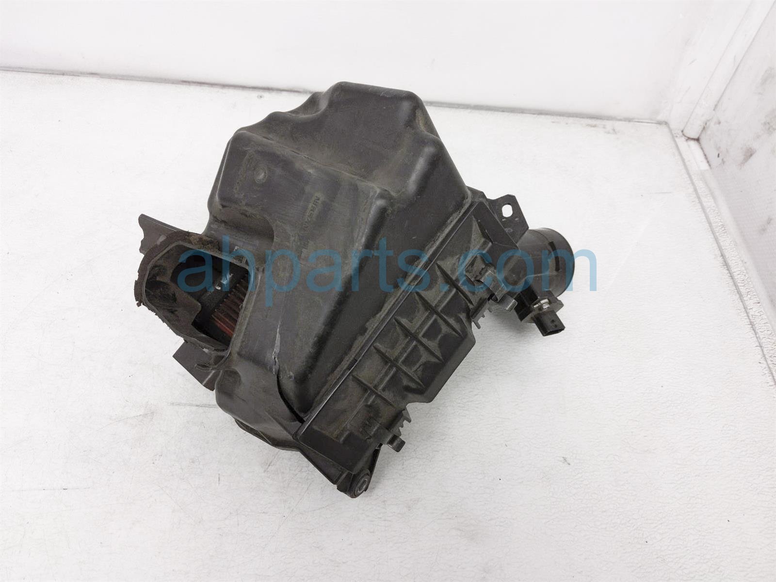 $69 Infiniti LH AIR CLEANER INTAKE BOX $69 Infiniti LH AIR CLEANER INTAKE BOX
