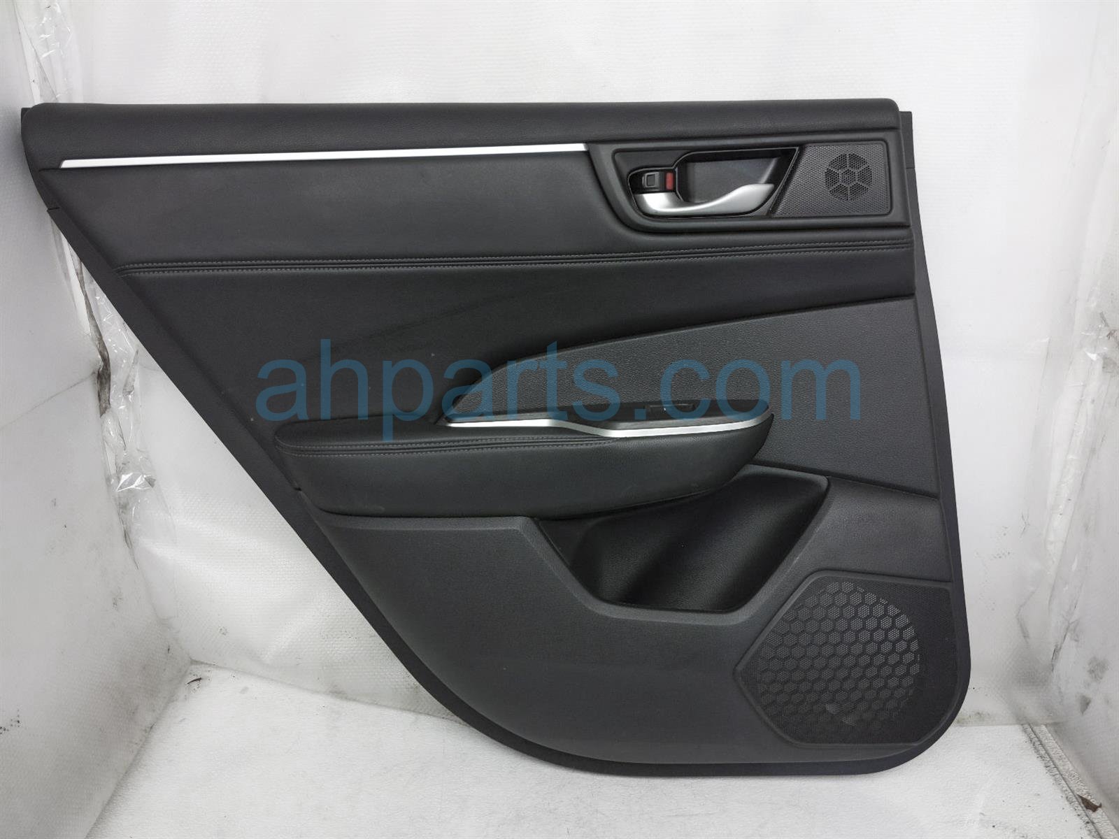 $90 Honda RR/LH INTERIOR DOOR PANEL - BLACK