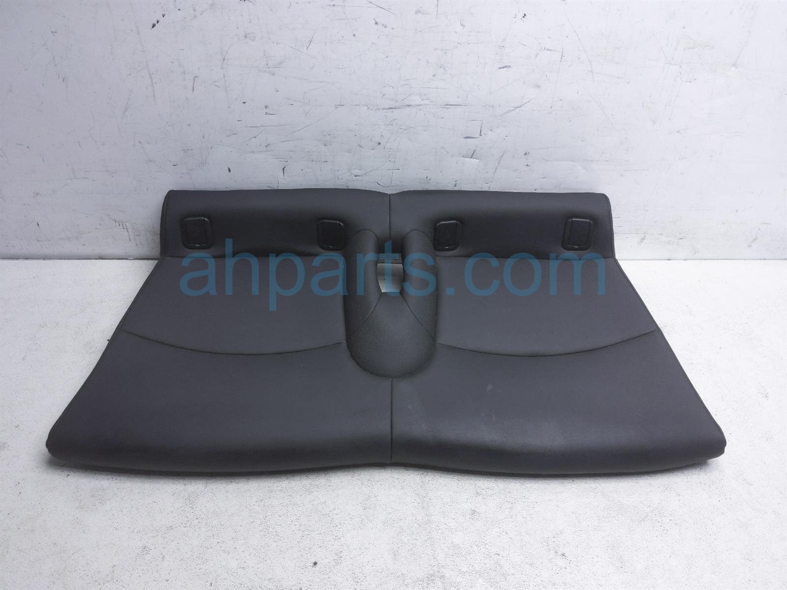 $150 BMW REAR SEAT BOTTOM CUSHION - BLACK VIN $150 BMW REAR SEAT BOTTOM CUSHION - BLACK VIN