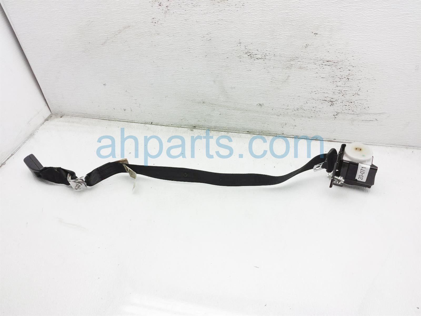 $35 Subaru 2ND ROW MID SEAT BELT - BLACK SEDAN $35 Subaru 2ND ROW MID SEAT BELT - BLACK SEDAN
