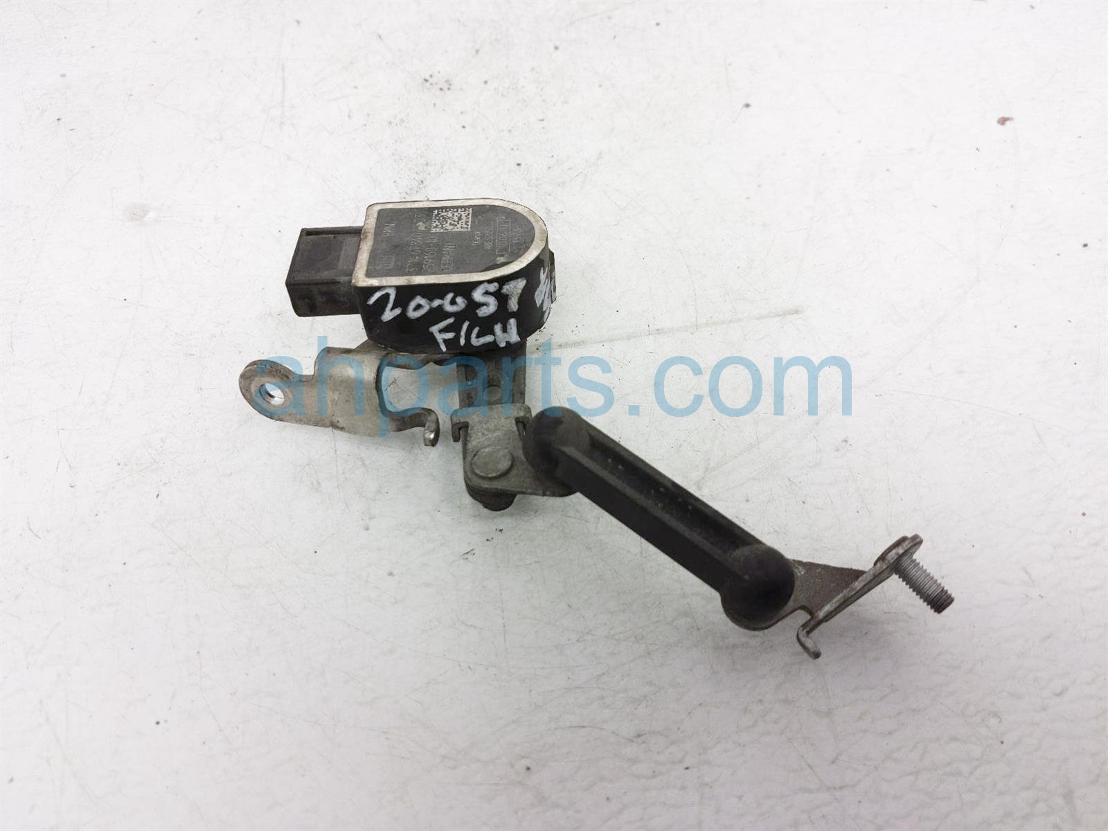 $30 BMW FR/LH HEIGHT HEADLIGHT LEVEL SENSOR $30 BMW FR/LH HEIGHT HEADLIGHT LEVEL SENSOR