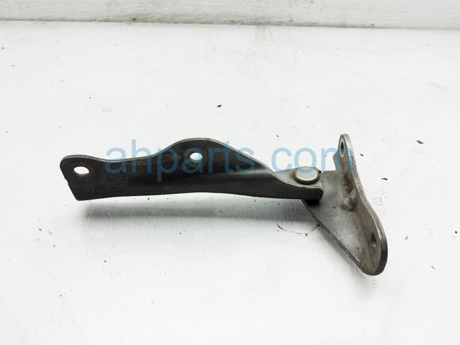 $12 Subaru RH HOOD HINGE