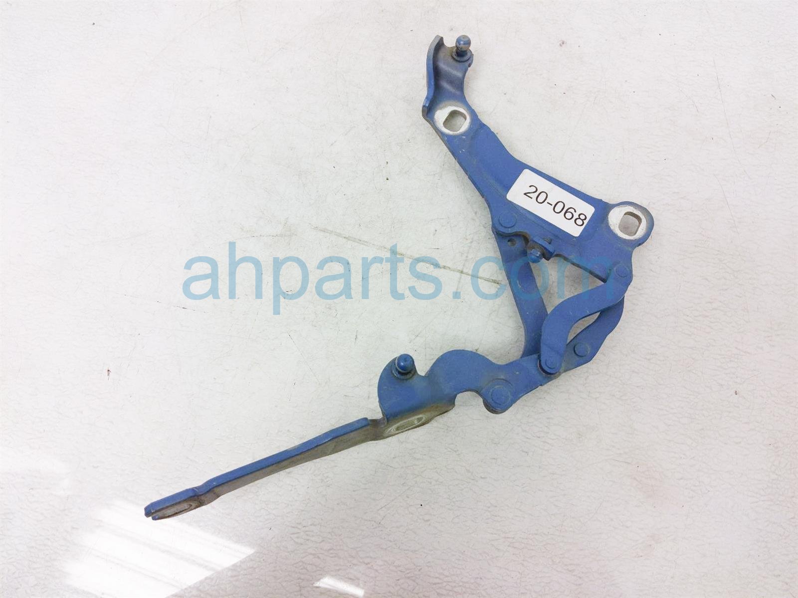 $20 BMW RH HOOD HINGE - CLUBMAN - BLUE $20 BMW RH HOOD HINGE - CLUBMAN - BLUE
