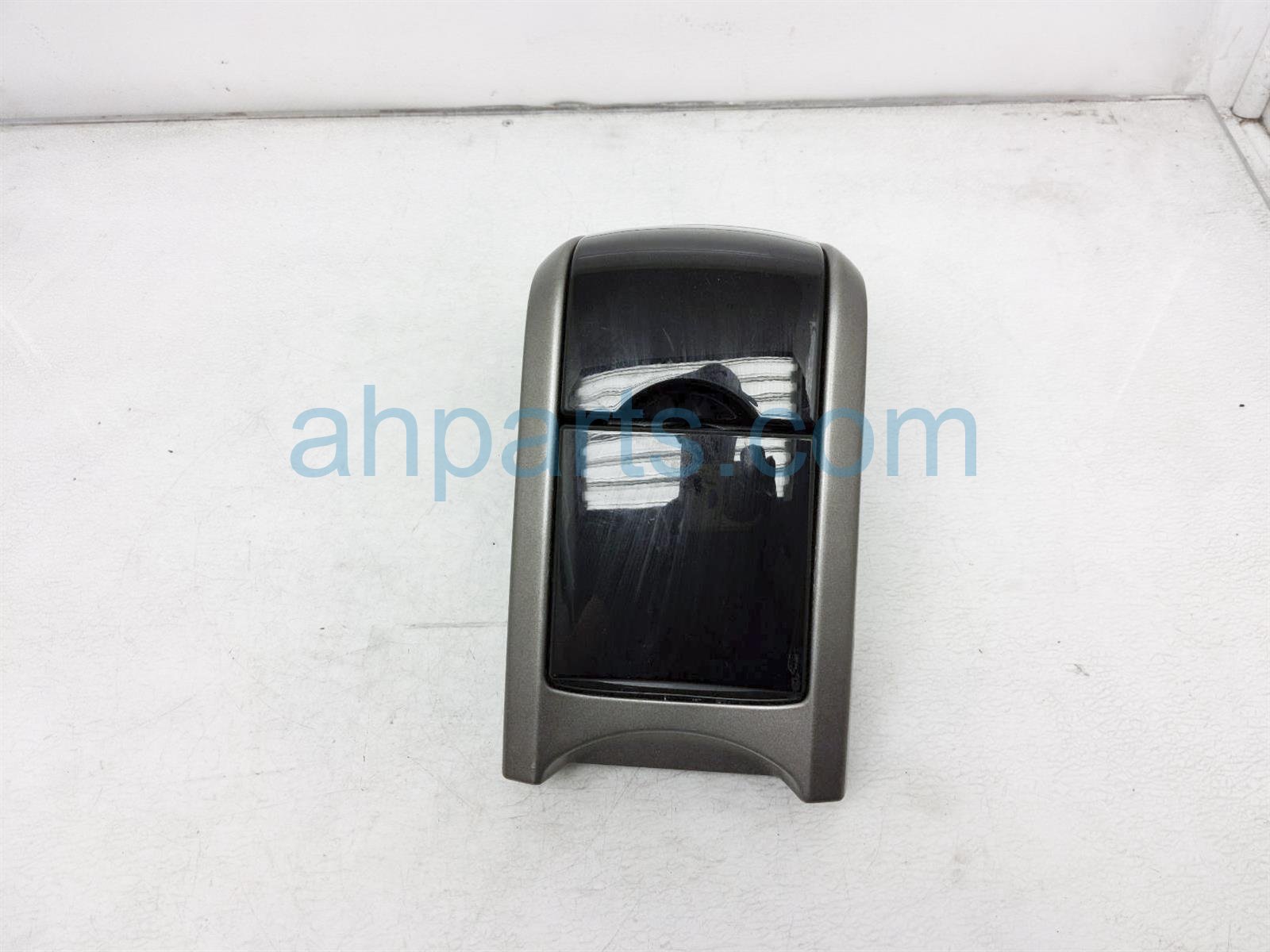 $30 Toyota CENTER CONSOLE BOX CUP HOLDER ASSY $30 Toyota CENTER CONSOLE BOX CUP HOLDER ASSY