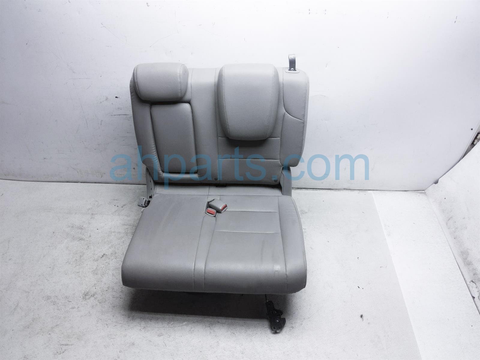 $200 Honda 3RD ROW LH SEAT - GRAY LEATHER $200 Honda 3RD ROW LH SEAT - GRAY LEATHER