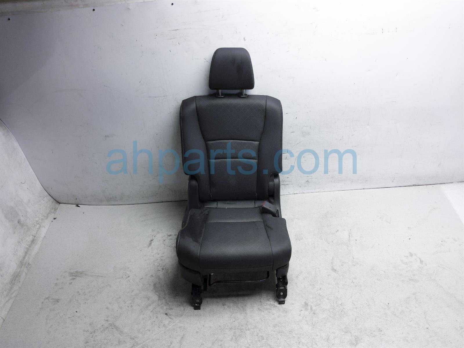 $139 Honda 2ND ROW RH SEAT - BLACK LEATHER $139 Honda 2ND ROW RH SEAT - BLACK LEATHER