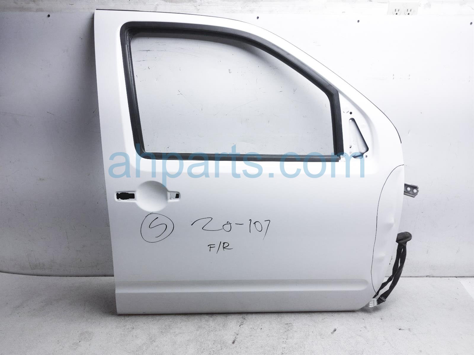 $99 Nissan FR/RH DOOR - WHITE - SHELL ONLY $99 Nissan FR/RH DOOR - WHITE - SHELL ONLY