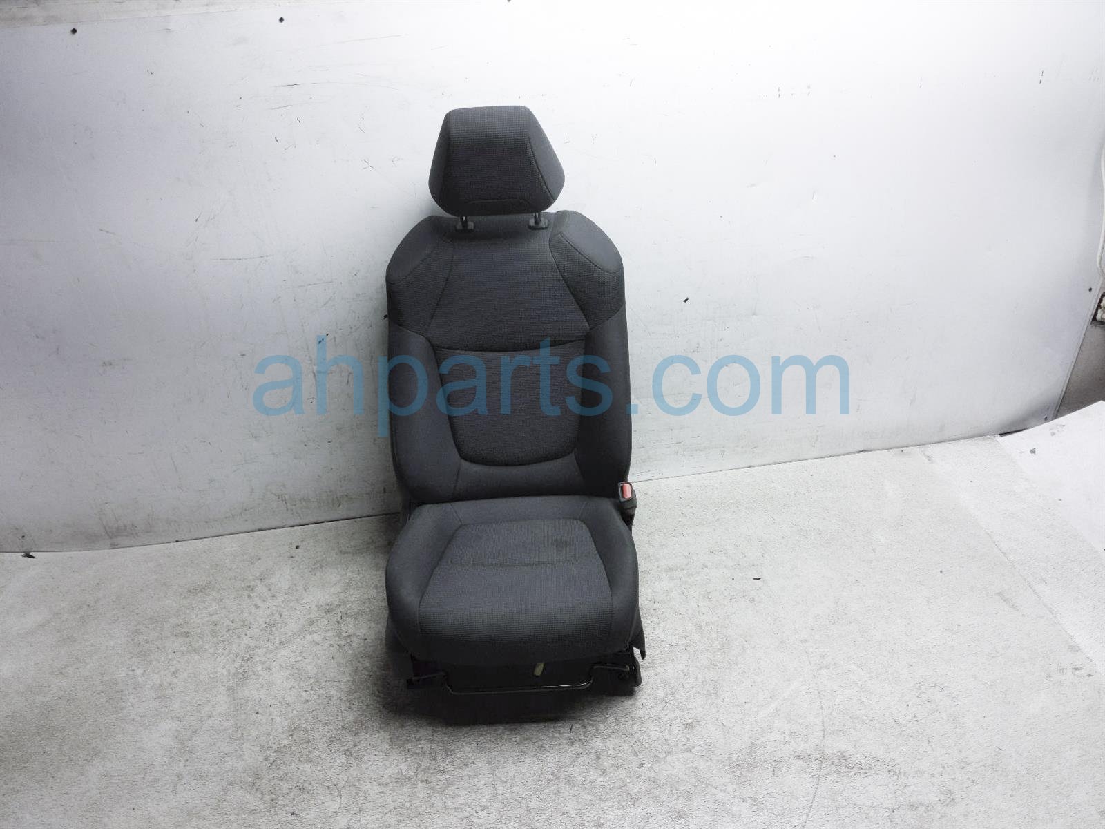 $199 Toyota FR/RH SEAT - BLACK CLOTH - W/ AIRBAG