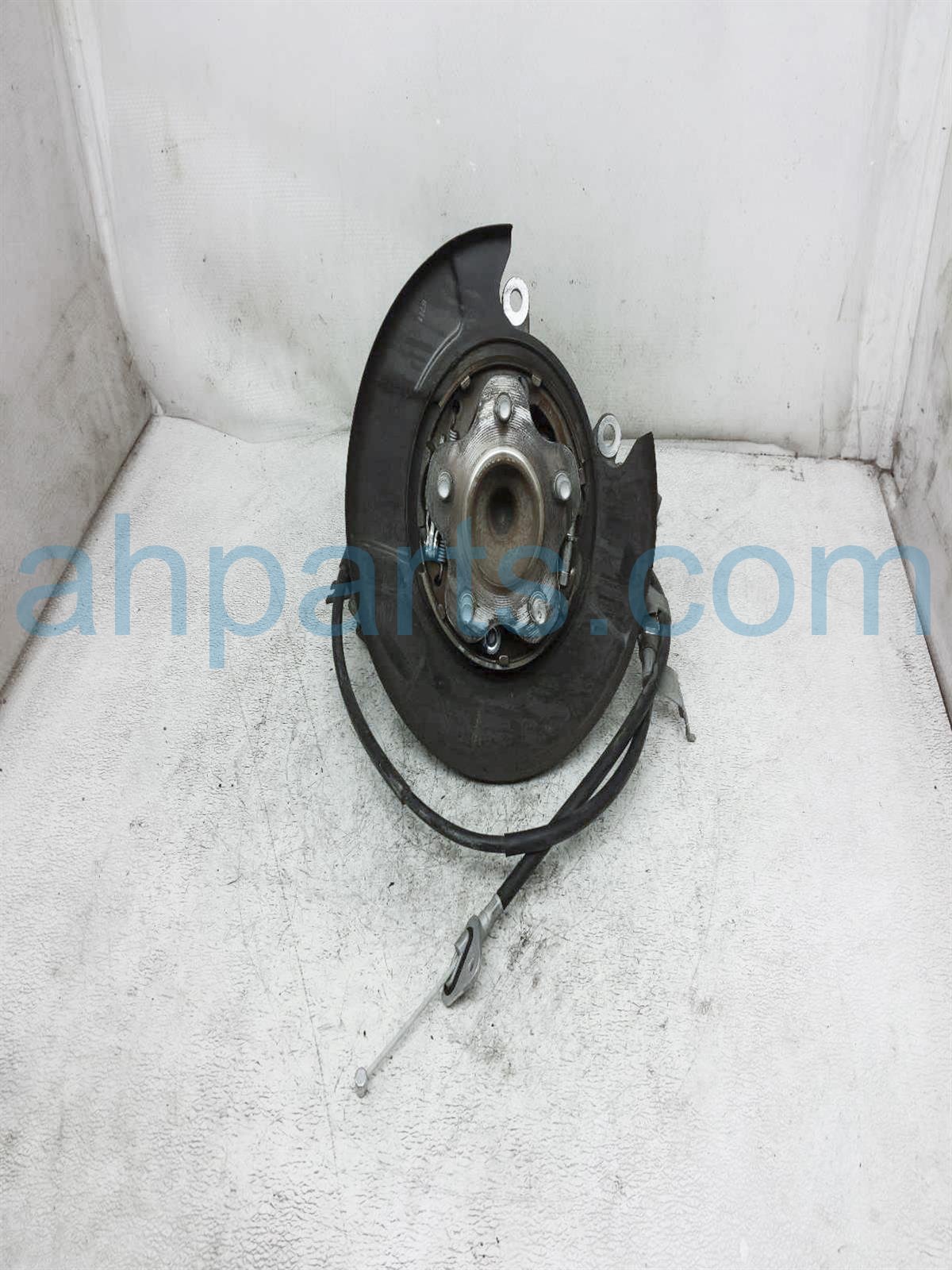 $75 Nissan RR/LH SPINDLE KNUCKLE HUB $75 Nissan RR/LH SPINDLE KNUCKLE HUB