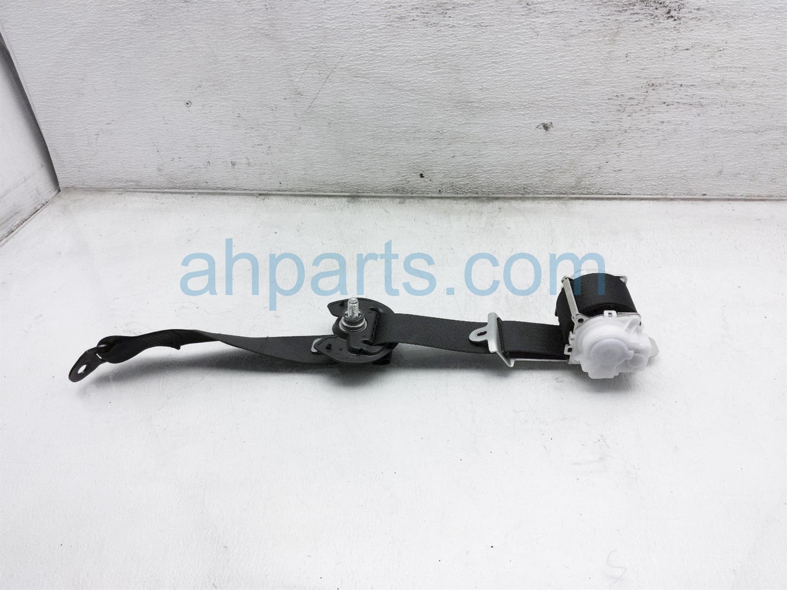 $29 Toyota 2ND ROW LH SEAT BELT - BLACK HTBK $29 Toyota 2ND ROW LH SEAT BELT - BLACK HTBK