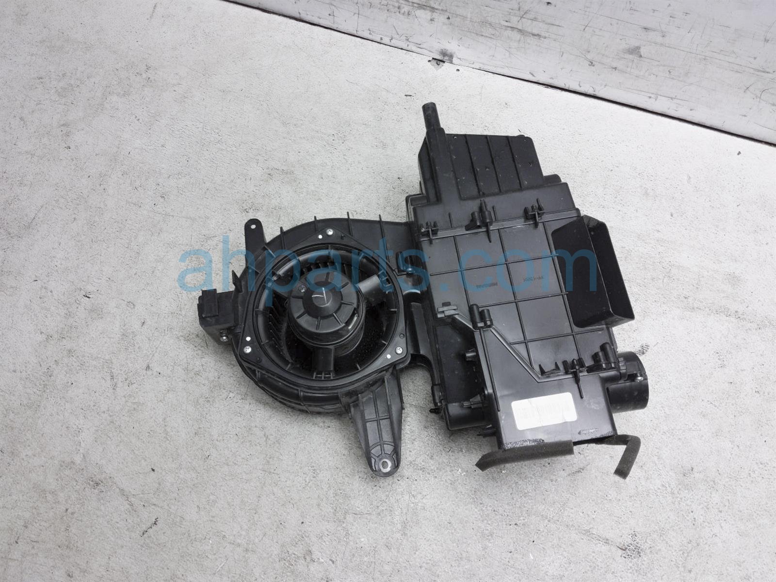 $79 Infiniti AUXILIARY AC UNIT ASSY