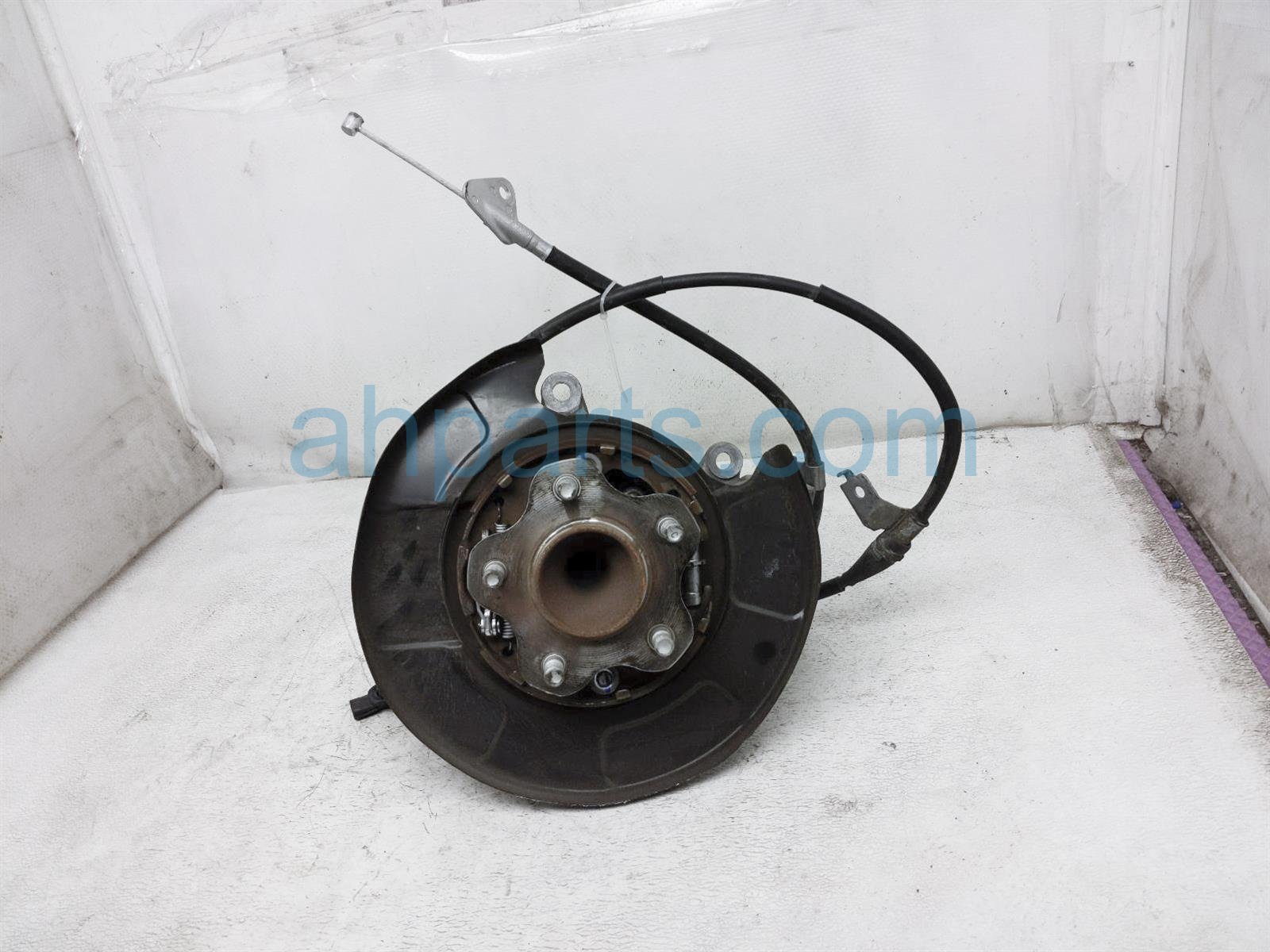 $75 Nissan RR/LH SPINDLE KNUCKLE HUB $75 Nissan RR/LH SPINDLE KNUCKLE HUB