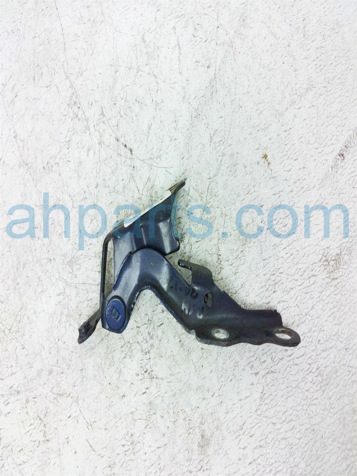 $13 Toyota RH HOOD HINGE BLUE $13 Toyota RH HOOD HINGE BLUE