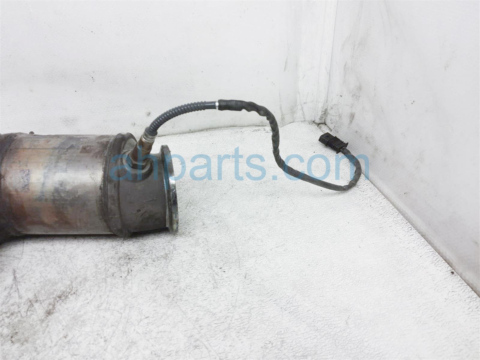 $25 BMW UPPER CONVERTER OXYGEN SENSOR $25 BMW UPPER CONVERTER OXYGEN SENSOR