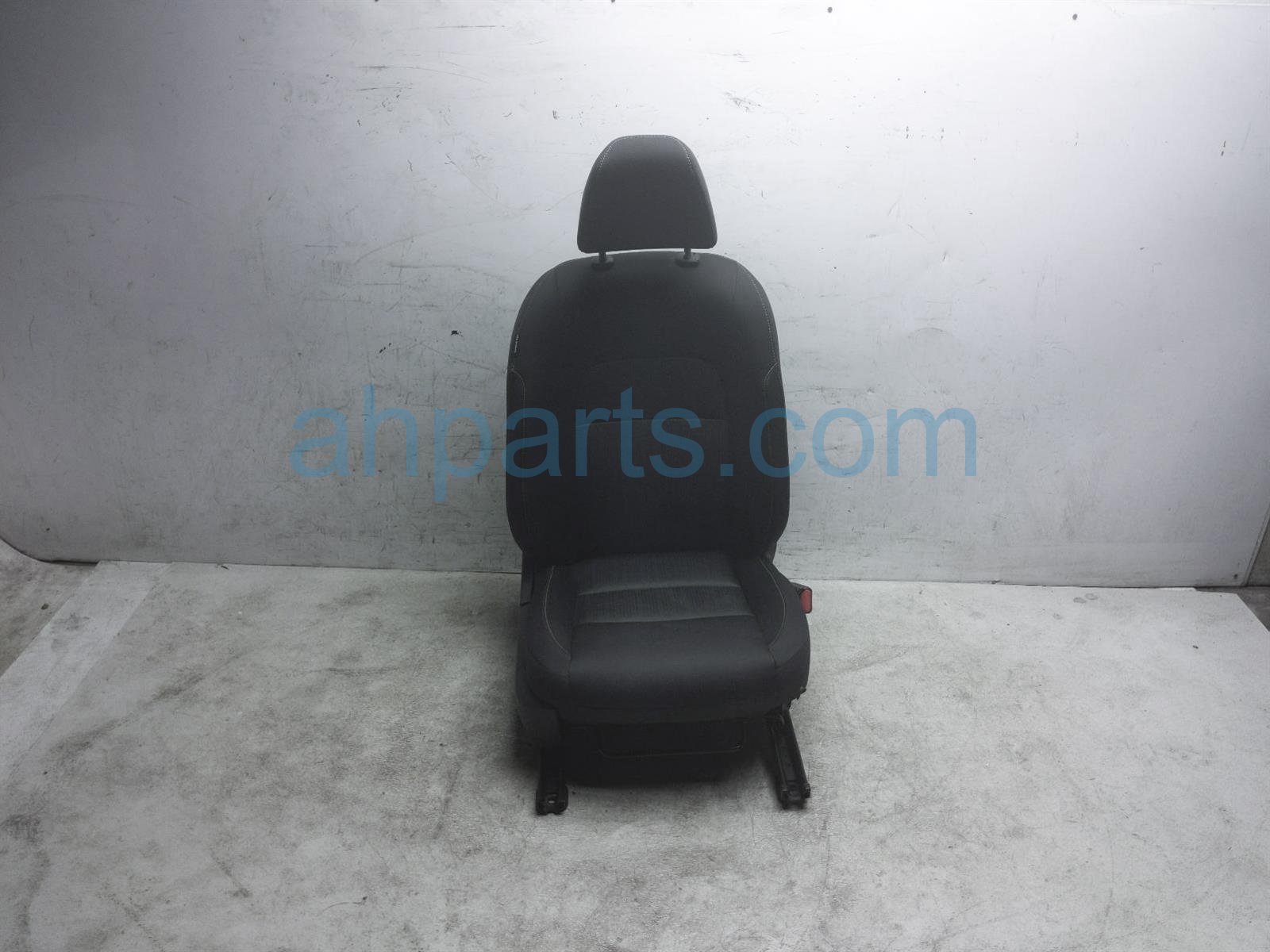 $149 Nissan FR/RH SEAT - BLACK - W/ AIRBAG *** $149 Nissan FR/RH SEAT - BLACK - W/ AIRBAG ***
