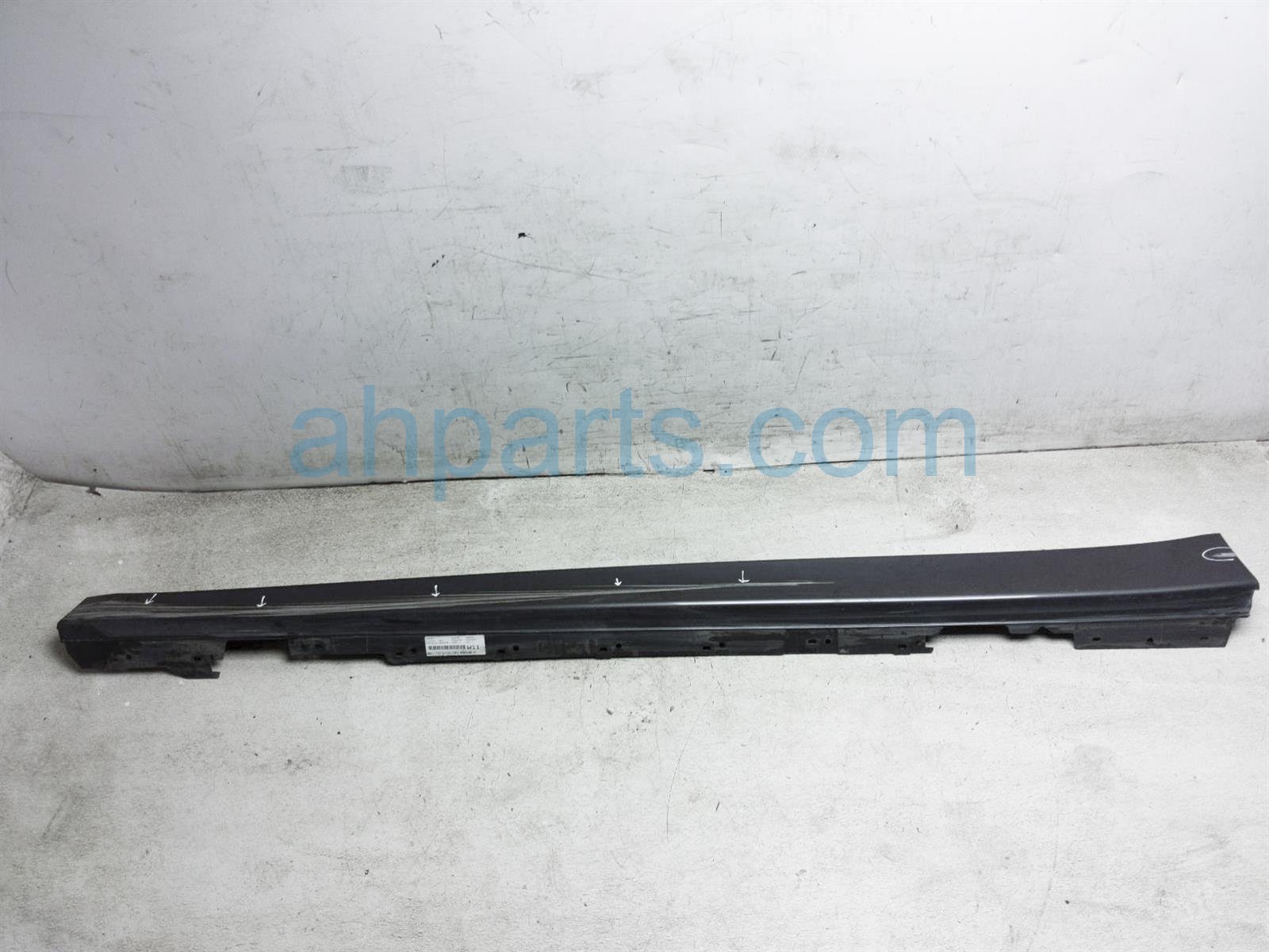 $70 BMW LH SIDE SILL ROCKER MOLDING - GRAY $70 BMW LH SIDE SILL ROCKER MOLDING - GRAY