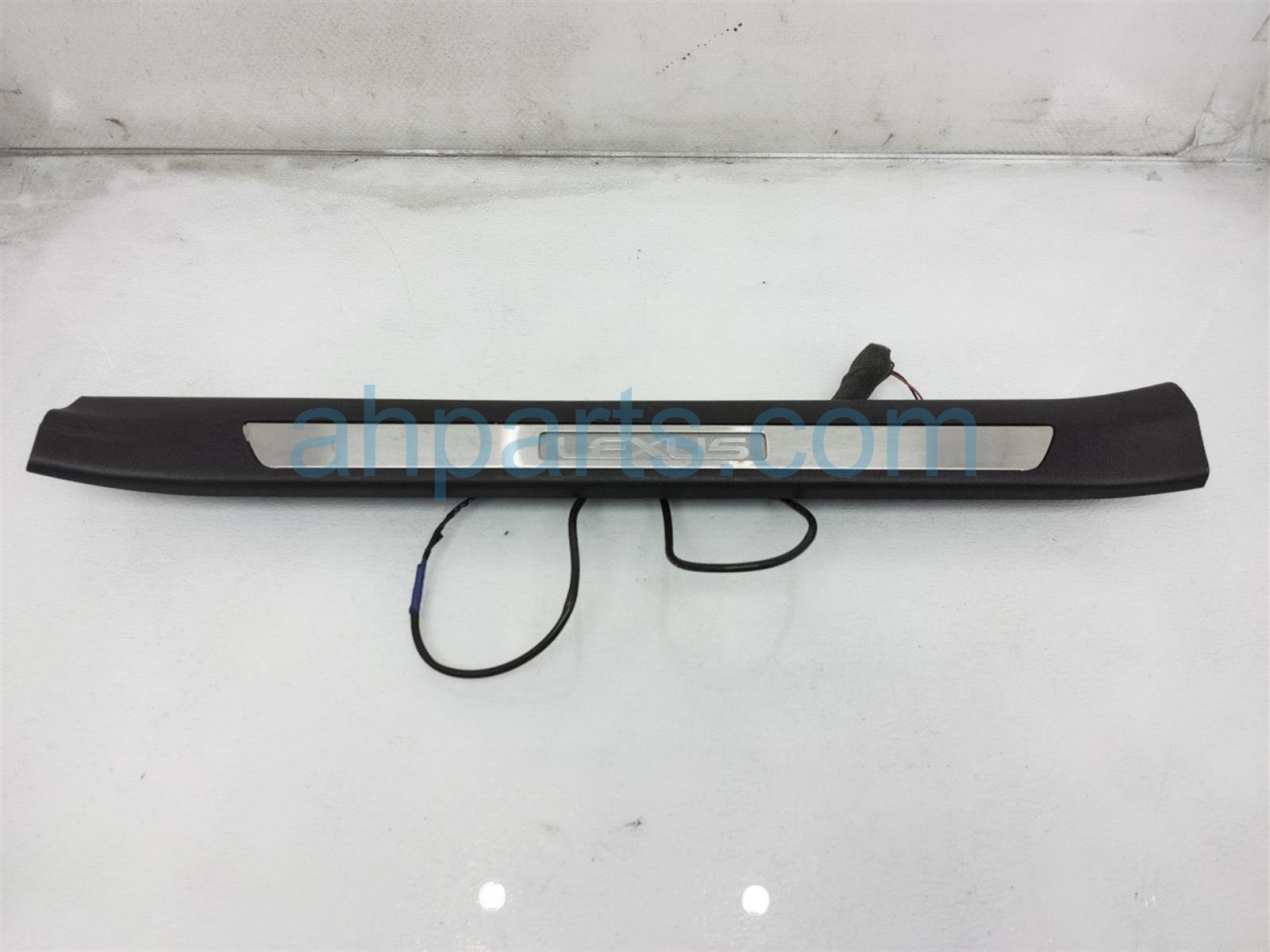 $100 Lexus FR/R DOOR SILL TRIM W/ LIGHT $100 Lexus FR/R DOOR SILL TRIM W/ LIGHT