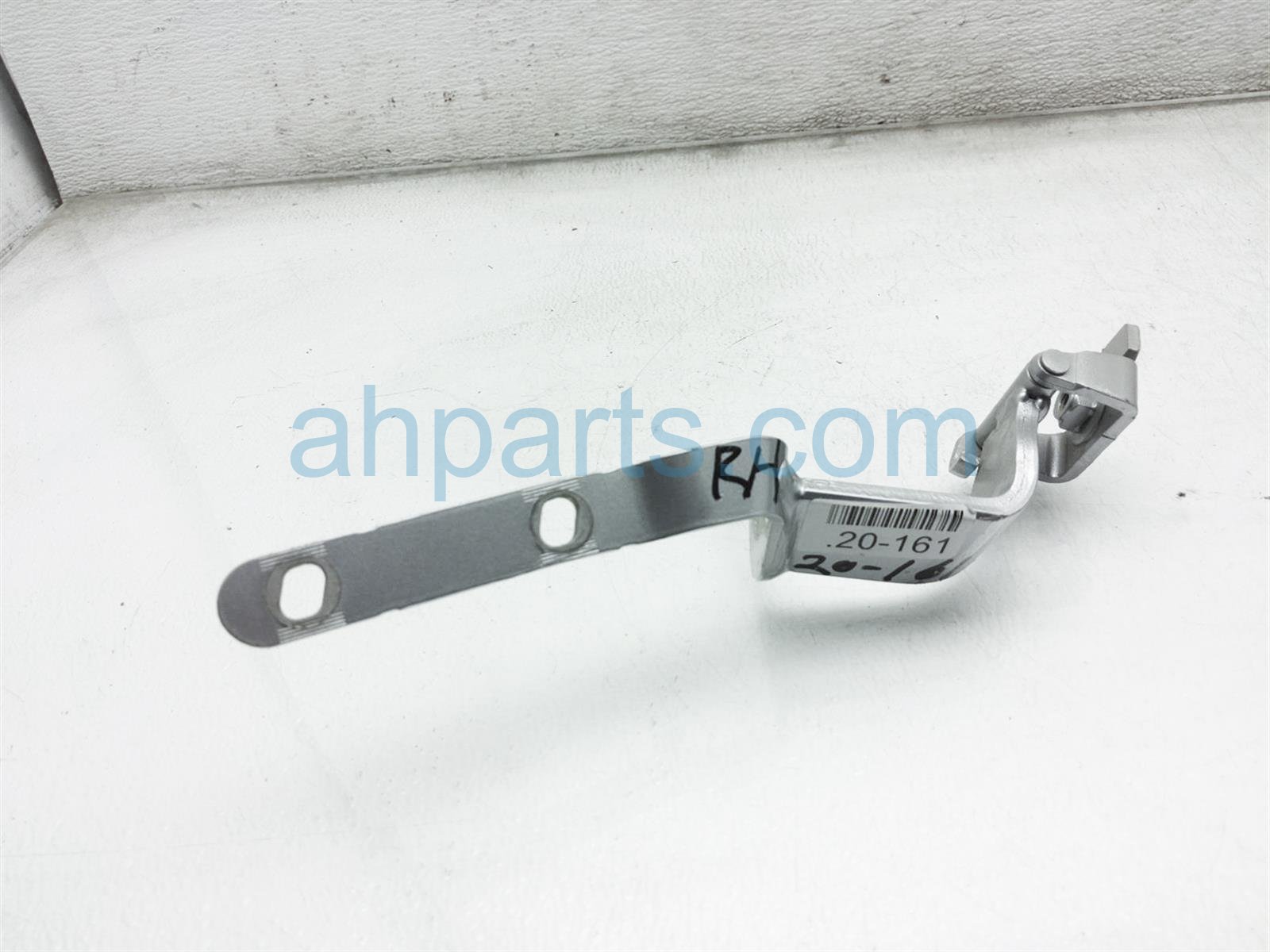 $25 Audi RH Liftgate Hinge $25 Audi RH Liftgate Hinge