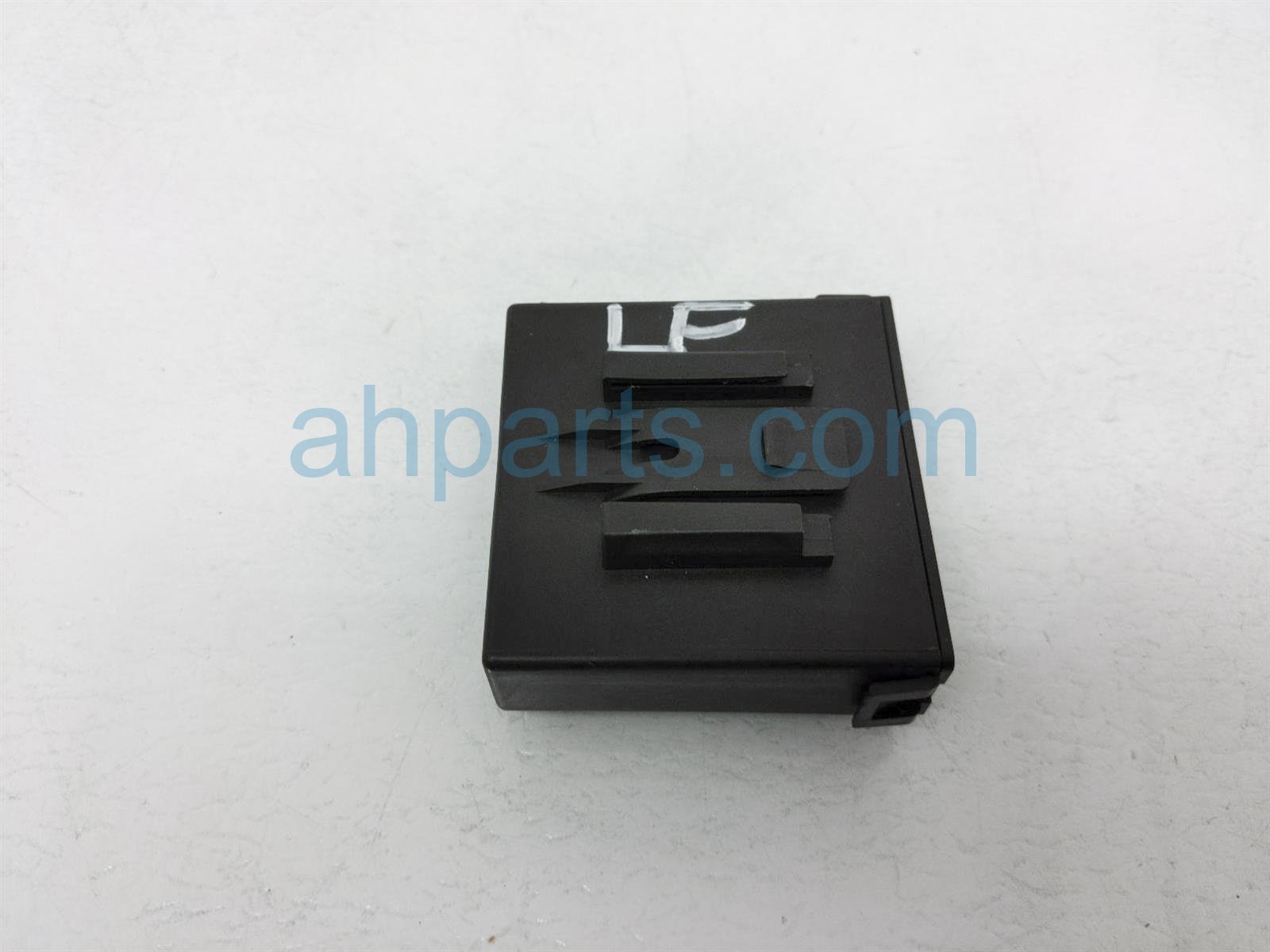 $35 Honda FRONT PARKING SENSOR MODULE $35 Honda FRONT PARKING SENSOR MODULE