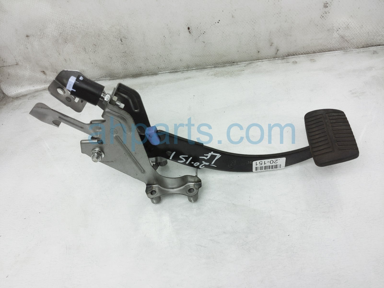 $25 Subaru BRAKE PEDAL ASSY $25 Subaru BRAKE PEDAL ASSY