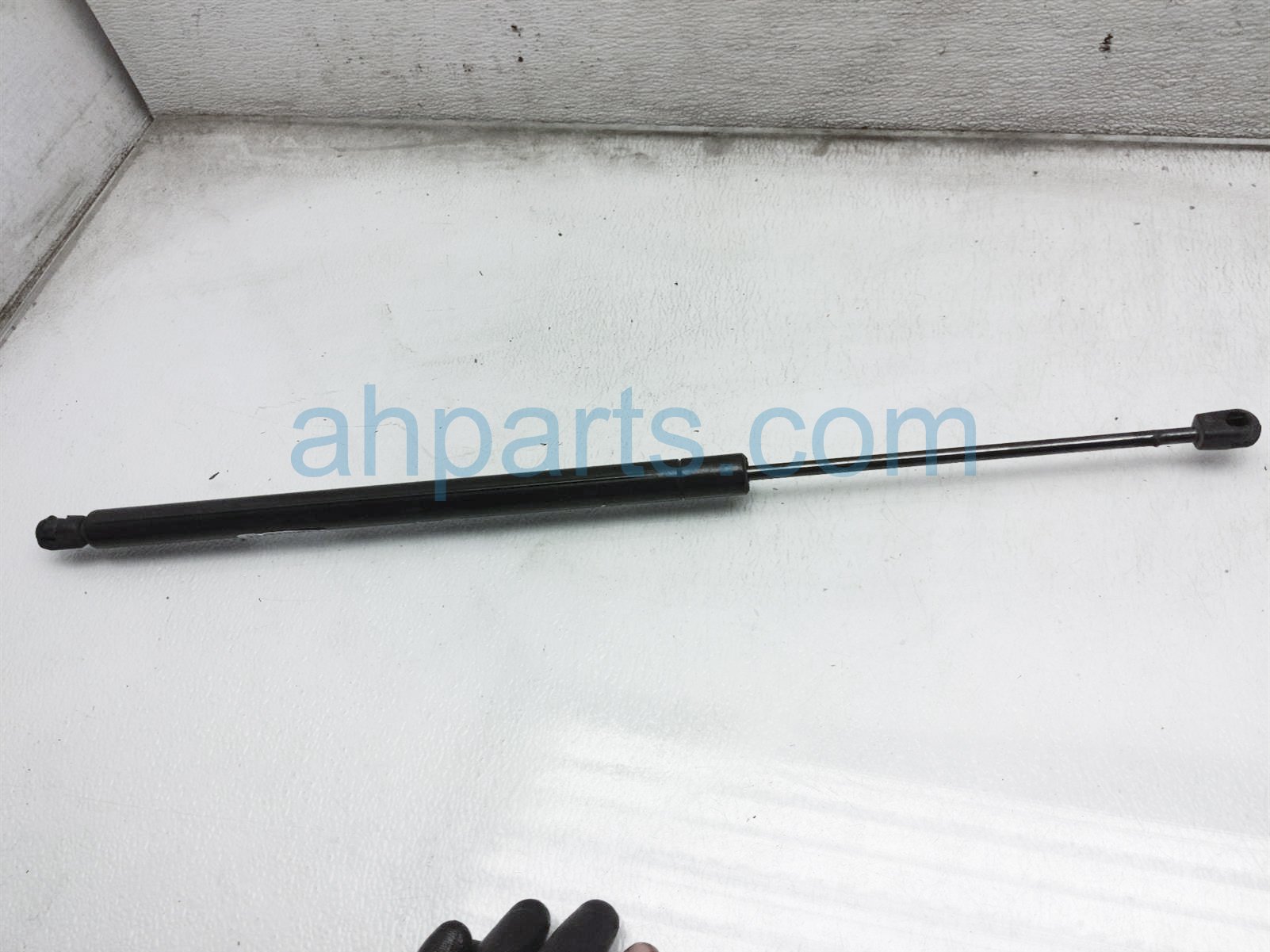 $10 Acura RR/LH TAILGATE SHOCK $10 Acura RR/LH TAILGATE SHOCK